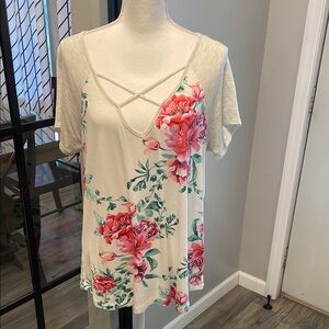 Stitch Fix…Pink Clover…Floral Short Sleeve Criss-Cross Detail Top…Size Large